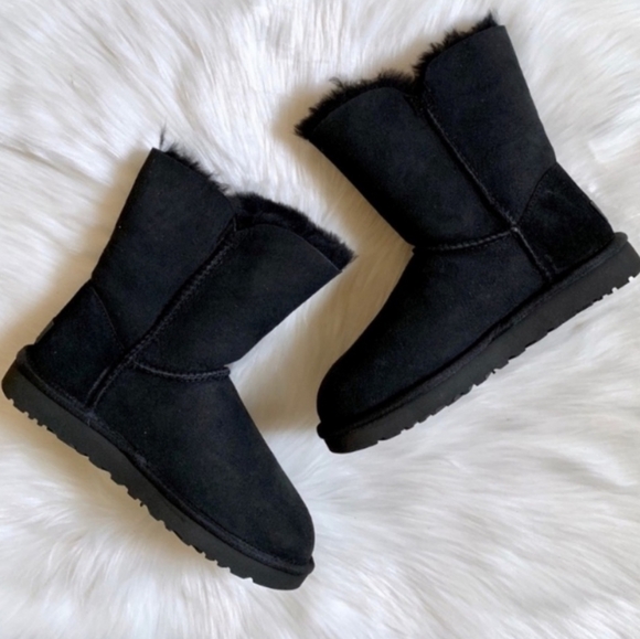 NWT Women's UGG Bailey Button II Boots NO BOX - Picture 3 of 9